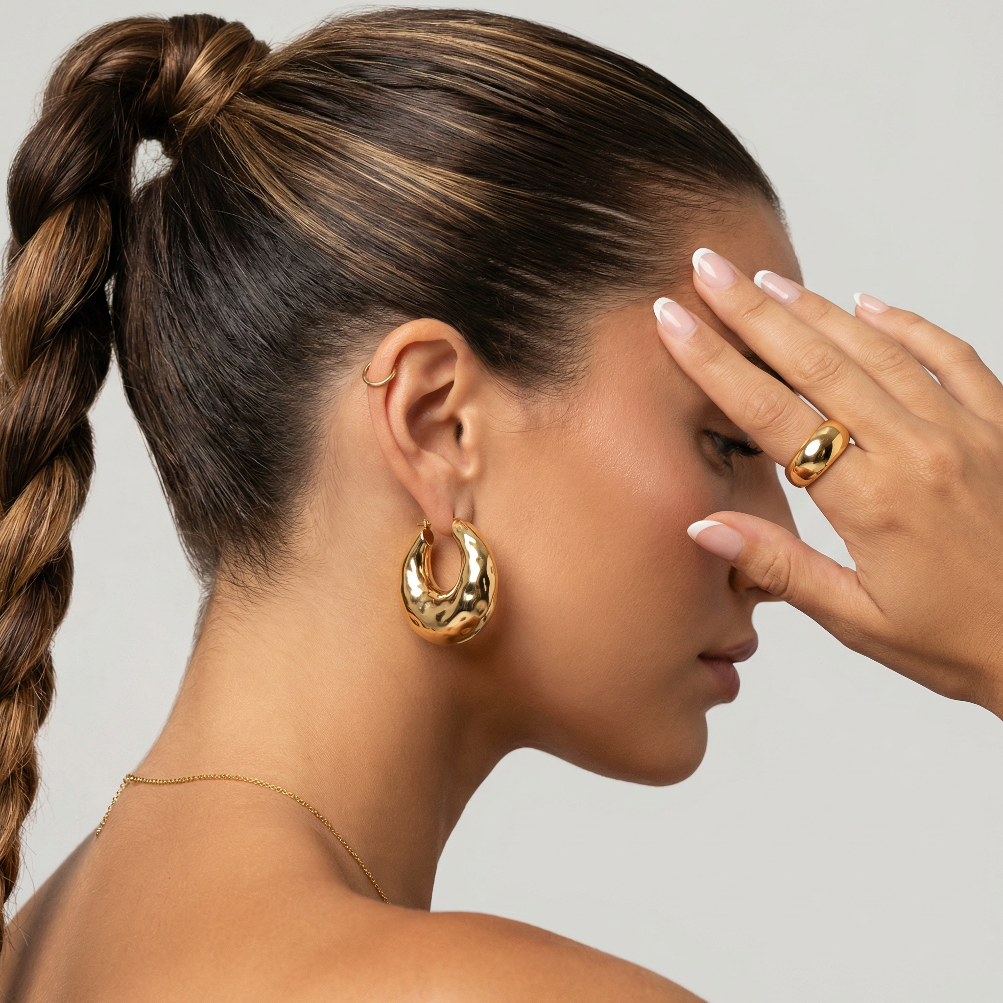 Gold Jewelry. AI generierte Schmuck Produktfotografie